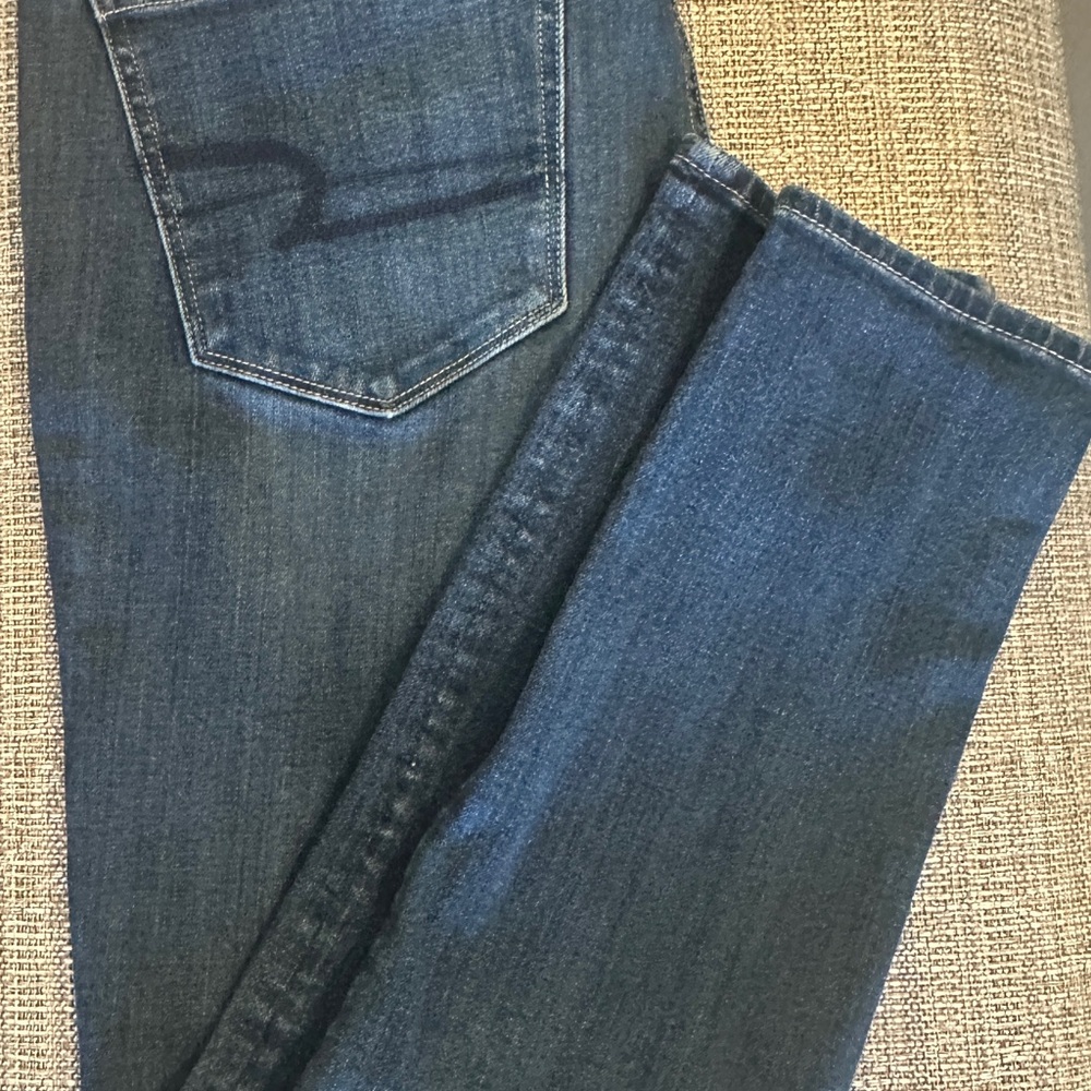 American Eagle Airflex 360 Degree stretch skinny jeans. Size 8 Short